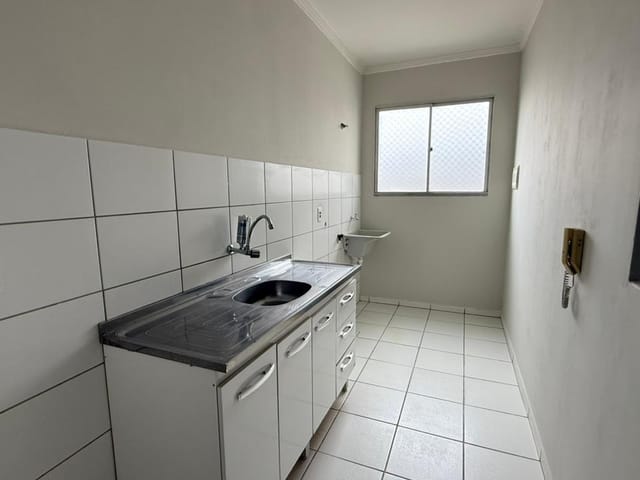 Apartamento 2 quartos e 1 banheiro, para alugar, no bairro Jardim Montecatini em Cambé