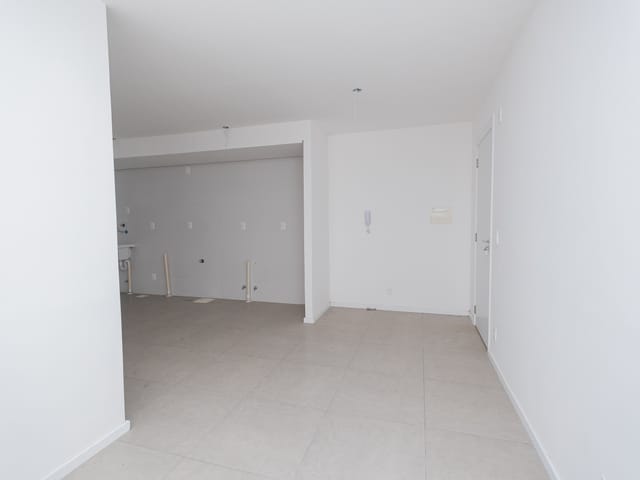 Apartamento com 62m² 2 quartos e 1 banheiro, à venda ou para alugar, no bairro Centro em Pelotas