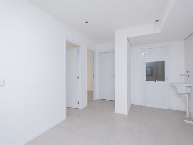Apartamento com 62m² 2 quartos e 1 banheiro, à venda ou para alugar, no bairro Centro em Pelotas