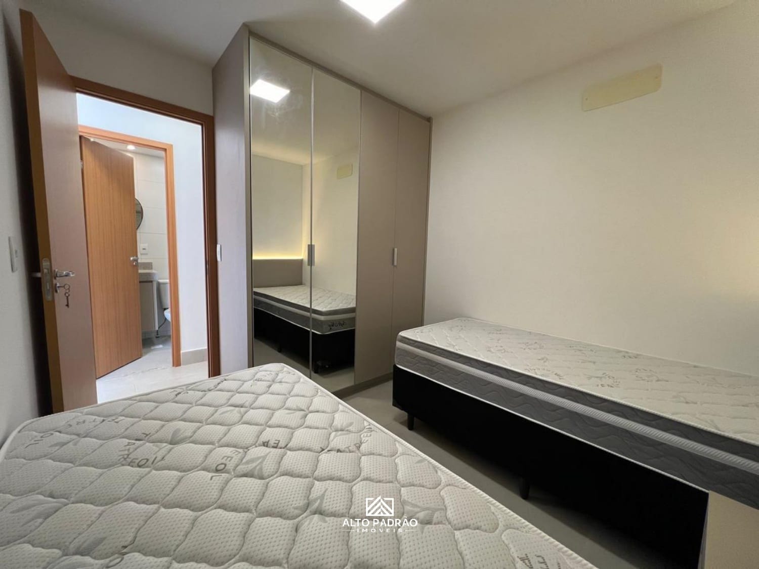 Apartamento à venda com 2 quartos, 60m² - Foto 12