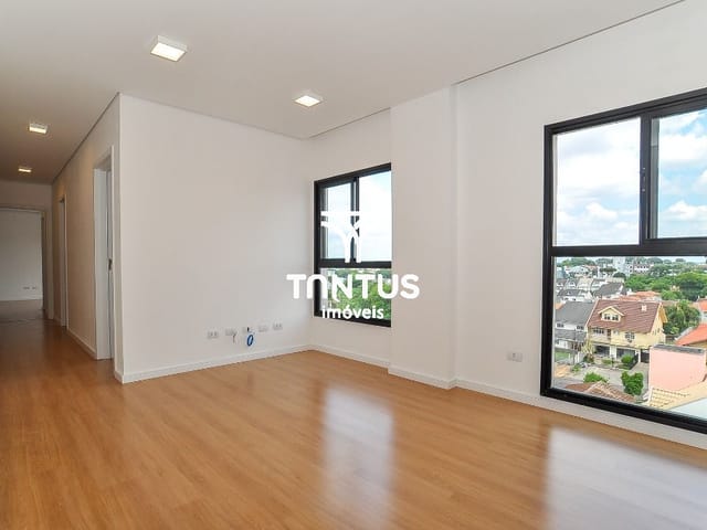 Apartamento 2 quartos e 1 banheiro, para alugar, no bairro Portão em Curitiba