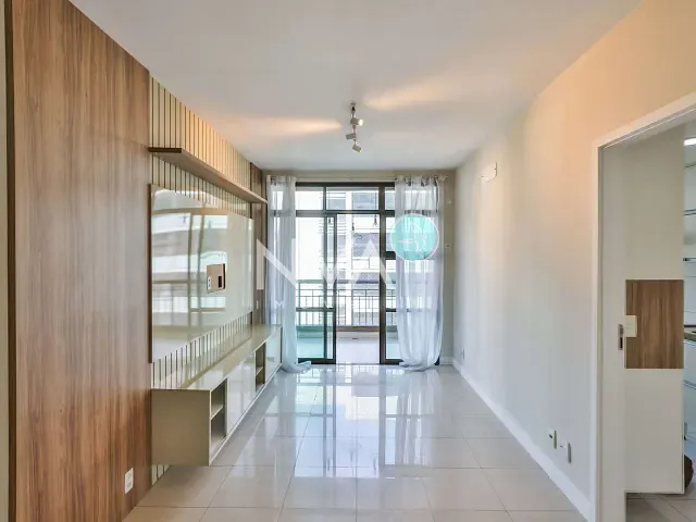 Apartamento com 79m² 2 quartos e 3 banheiros, à venda, no bairro Laranjeiras em Rio de Janeiro