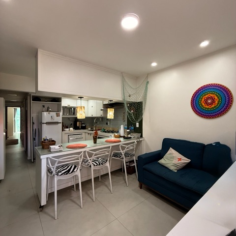 Apartamento com 1800m² 2 quartos e 2 banheiros, à venda, no bairro Peró em Cabo Frio