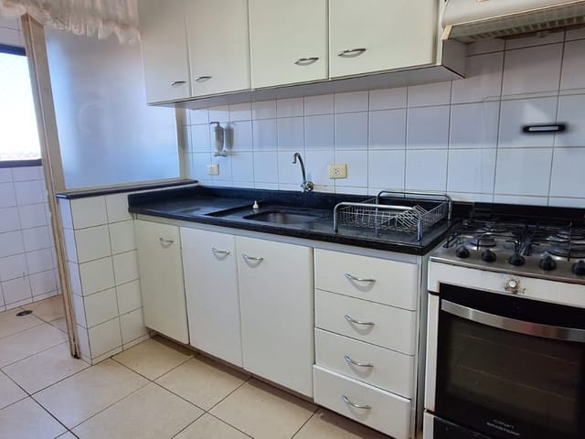 Apartamento 3 quartos e 2 banheiros, para alugar, no bairro Centro em Cambé