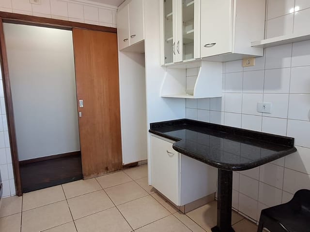 Apartamento 3 quartos e 2 banheiros, para alugar, no bairro Centro em Cambé