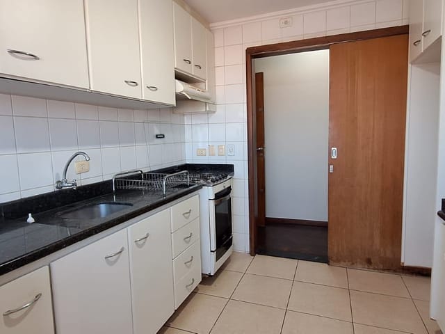 Apartamento 3 quartos e 2 banheiros, para alugar, no bairro Centro em Cambé
