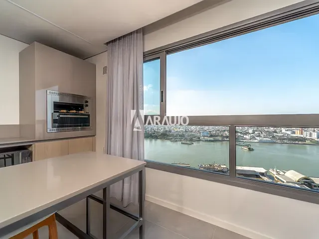 Apartamento 3 quartos e 4 banheiros, para alugar, no bairro Centro em Itajaí