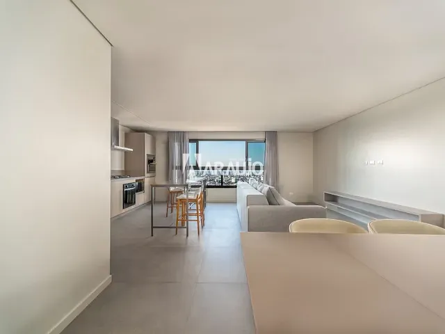 Apartamento 3 quartos e 4 banheiros, para alugar, no bairro Centro em Itajaí