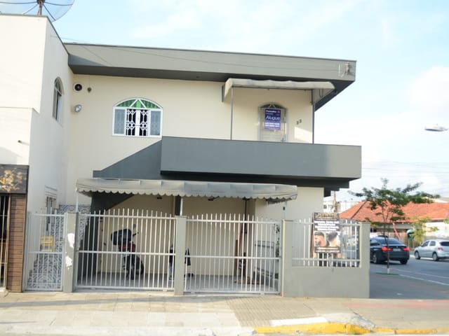 Apartamento 2 quartos e 3 banheiros, para alugar, no bairro São Vicente em Itajaí