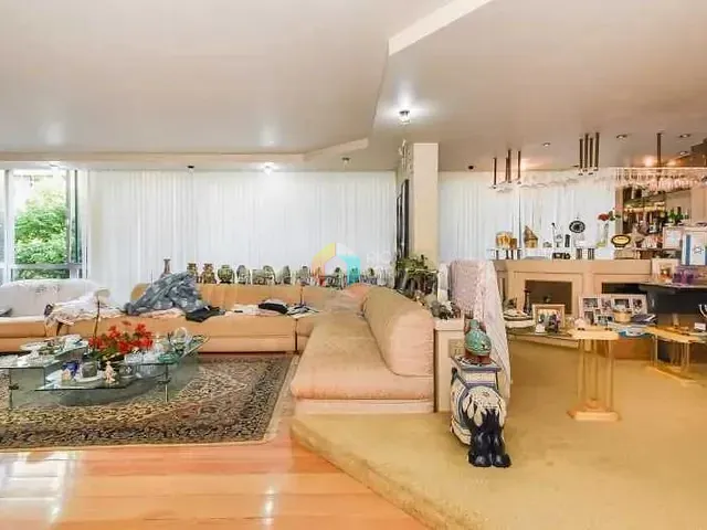 Apartamento com 298m² 4 quartos e 2 banheiros, à venda, no bairro Copacabana em Rio de Janeiro