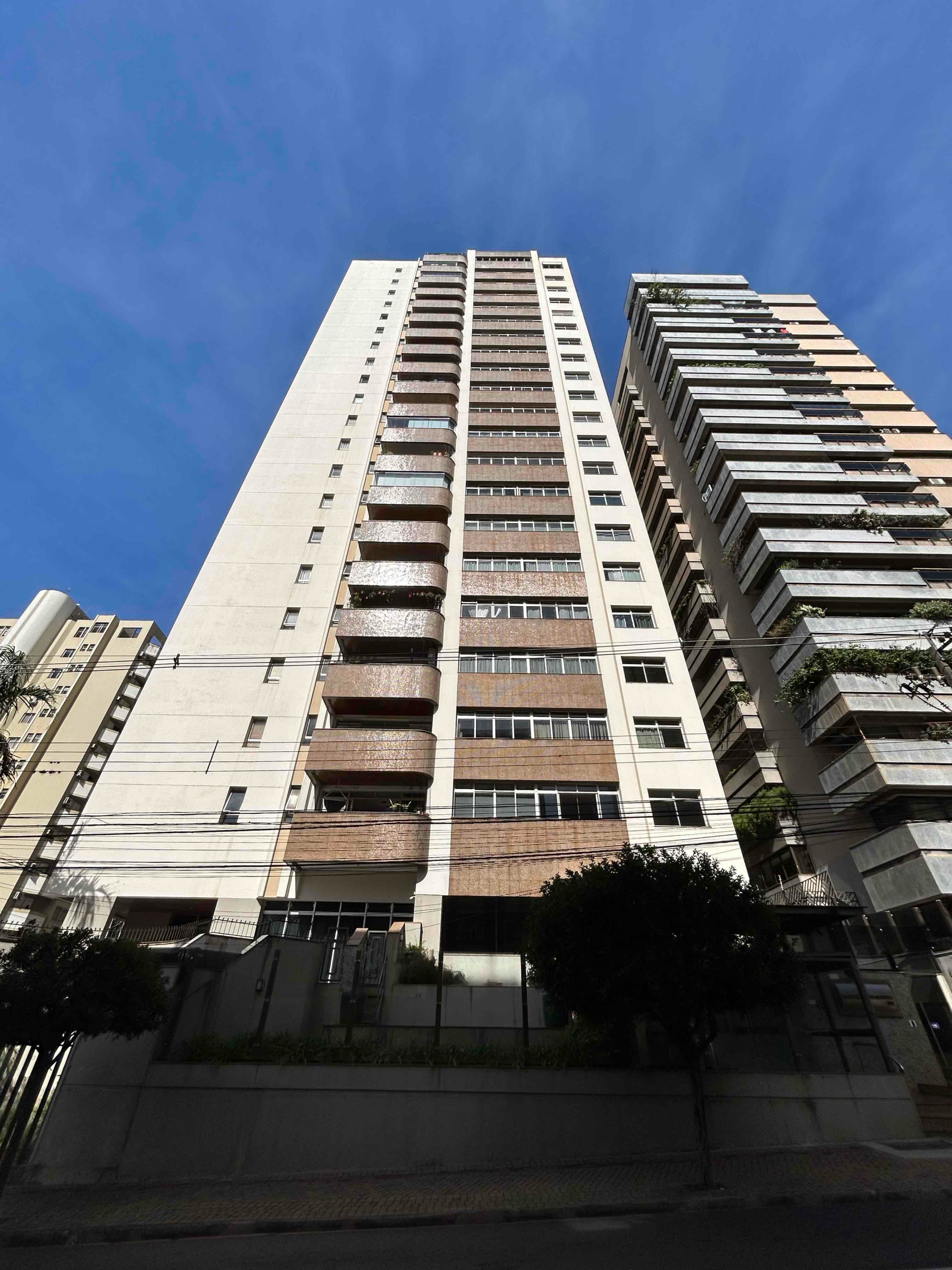 Apartamento à venda com 4 quartos, 266m² - Foto 2