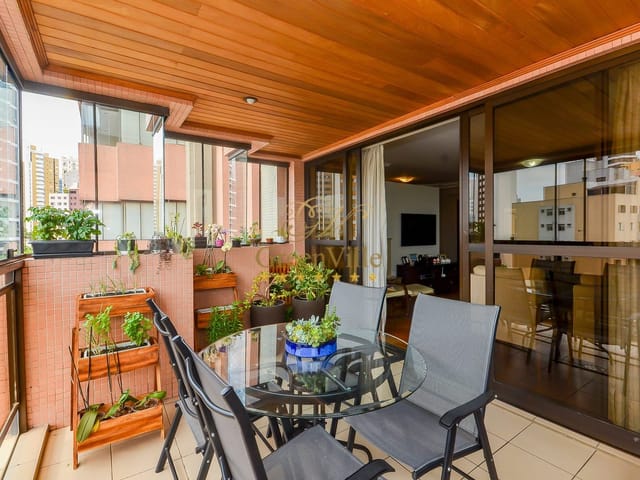 Apartamento com 264m² 4 quartos e 5 banheiros, à venda, no bairro Cabral em Curitiba