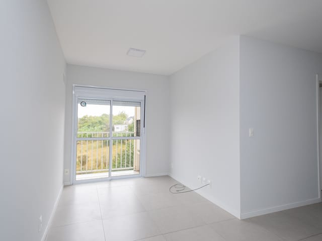 Apartamento com 62m² 2 quartos e 1 banheiro, à venda ou para alugar, no bairro Areal em Pelotas