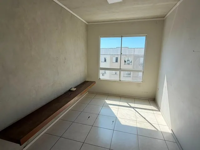 Apartamento 2 quartos e 1 banheiro, para alugar, no bairro Chácara Manella em Cambé