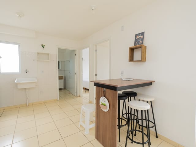 Apartamento com 57m² 2 quartos e 1 banheiro, para alugar, no bairro Areal em Pelotas