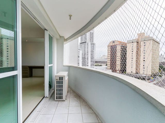 Apartamento com 190m² 4 quartos e 3 banheiros, à venda, no bairro Centro Cívico em Curitiba