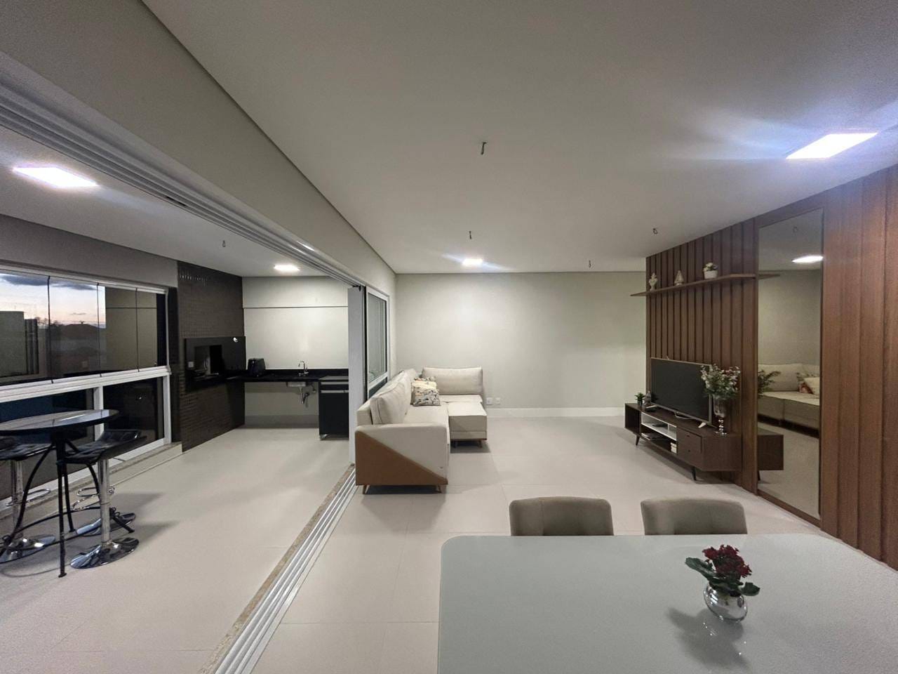 Apartamento à venda com 3 quartos, 165m² - Foto 3