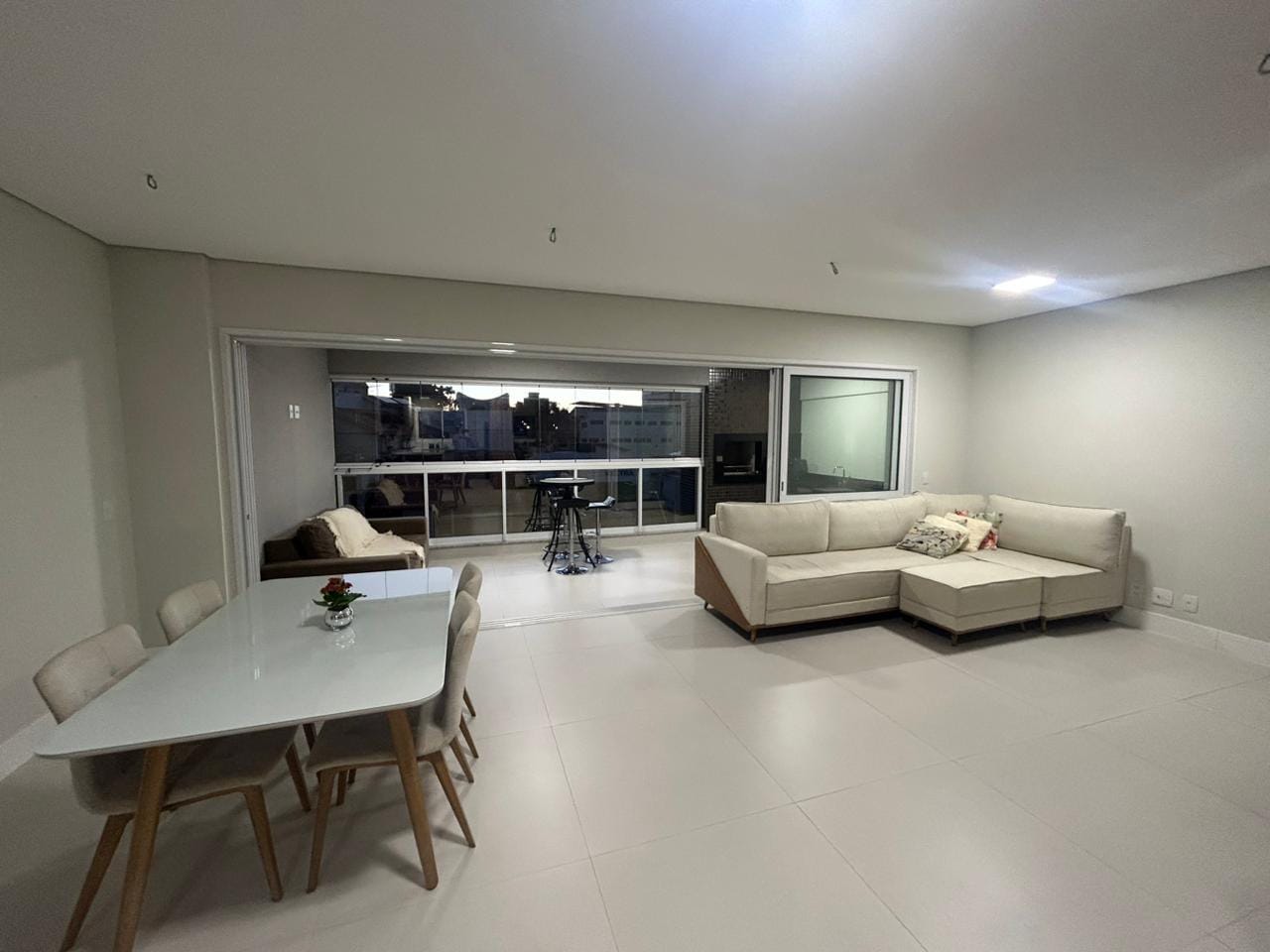 Apartamento à venda com 3 quartos, 165m² - Foto 4