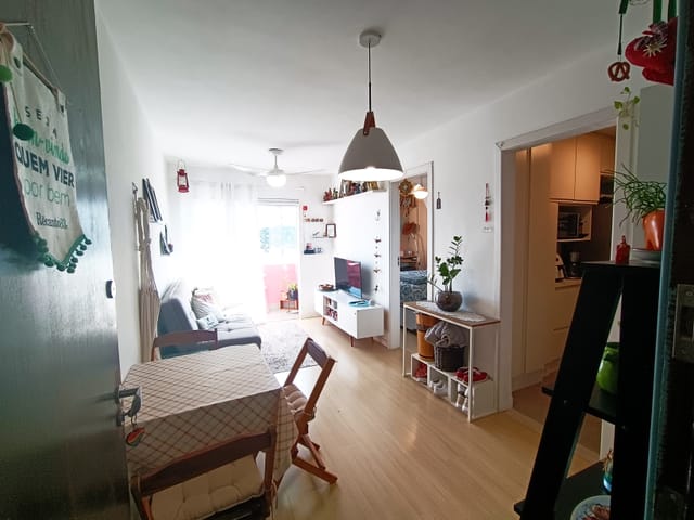 Foto do Apartamento - Apê ANDAR ALTO, Sacada fechada em vidro c/ Linda Vista, Quarto Separado, Planejados na Cozinha e Banheiro e Vaga Coberta/Livre no Cristo Rei divisa com Centro | Auze Imóveis