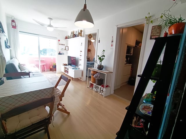 Foto do Apartamento - Apê ANDAR ALTO, Sacada fechada em vidro c/ Linda Vista, Quarto Separado, Planejados na Cozinha e Banheiro e Vaga Coberta/Livre no Cristo Rei divisa com Centro | Auze Imóveis