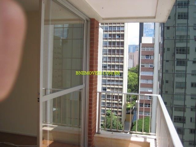 Apartamento para alugar com 3 quartos, 107m² - Foto 3