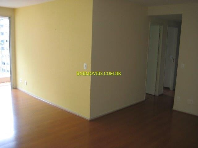 Apartamento para alugar com 3 quartos, 107m² - Foto 2