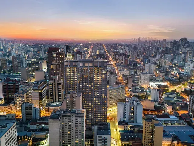 Apartamento com 49m² 2 quartos e 1 banheiro, à venda, no bairro Centro em Curitiba