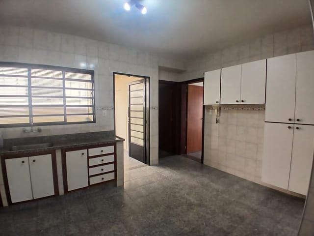 Apartamento 3 quartos e 2 banheiros, para alugar, no bairro Jardim São Thiago em São João da Boa Vista