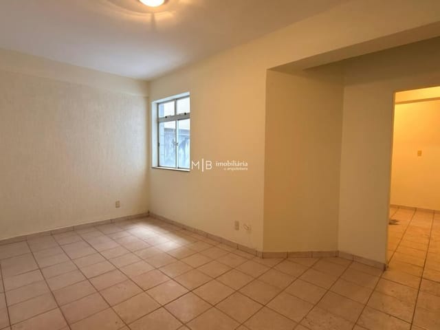 Apartamento 2 quartos e 2 banheiros, para alugar, no bairro Centro em Lavras