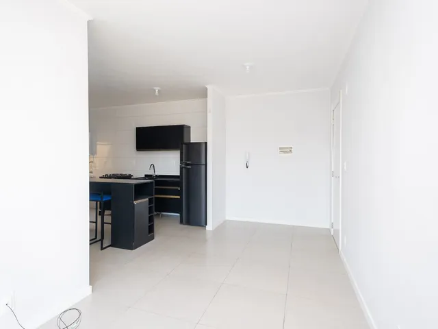 Apartamento com 61m² 2 quartos e 1 banheiro, à venda ou para alugar, no bairro Areal em Pelotas