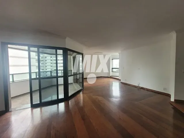 Apartamento 4 quartos e 5 banheiros, à venda ou para alugar, no bairro Vila Uberabinha em São Paulo