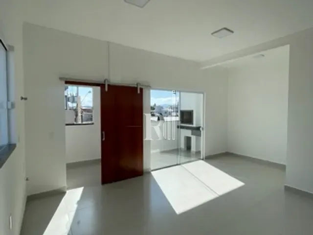Apartamento 3 quartos e 1 banheiro, para alugar, no bairro Centro em Tijucas