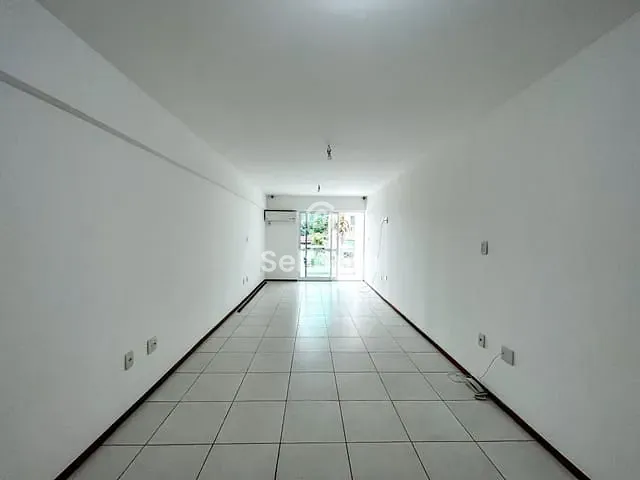 Apartamento com 33m² 1 quarto e 1 banheiro, para alugar, no bairro Itaipu em Niterói