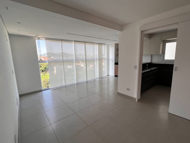 Apartamento 3 quartos e 4 banheiros, à venda ou para alugar, no bairro Alfredo Custódio de Paula em Pouso Alegre