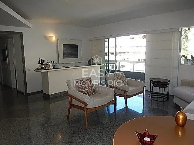 Apartamento com 153m² 4 quartos e 2 banheiros, à venda, no bairro Leblon em Rio de Janeiro