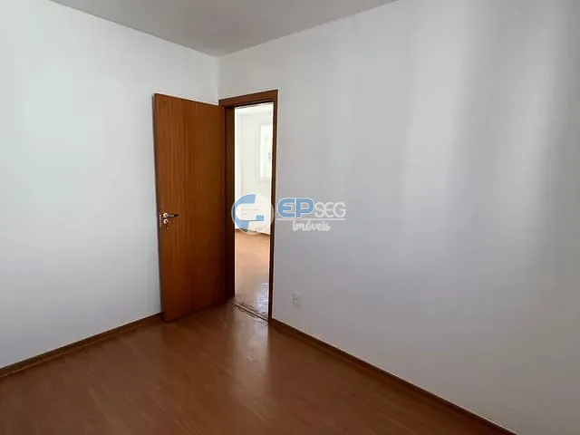 Apartamento 2 quartos e 1 banheiro, à venda, no bairro Conjunto Habitacional Doutor Farid Libos em Londrina