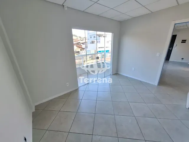 Apartamento com 90m² 3 quartos e 2 banheiros, para alugar, no bairro Água Verde em Blumenau