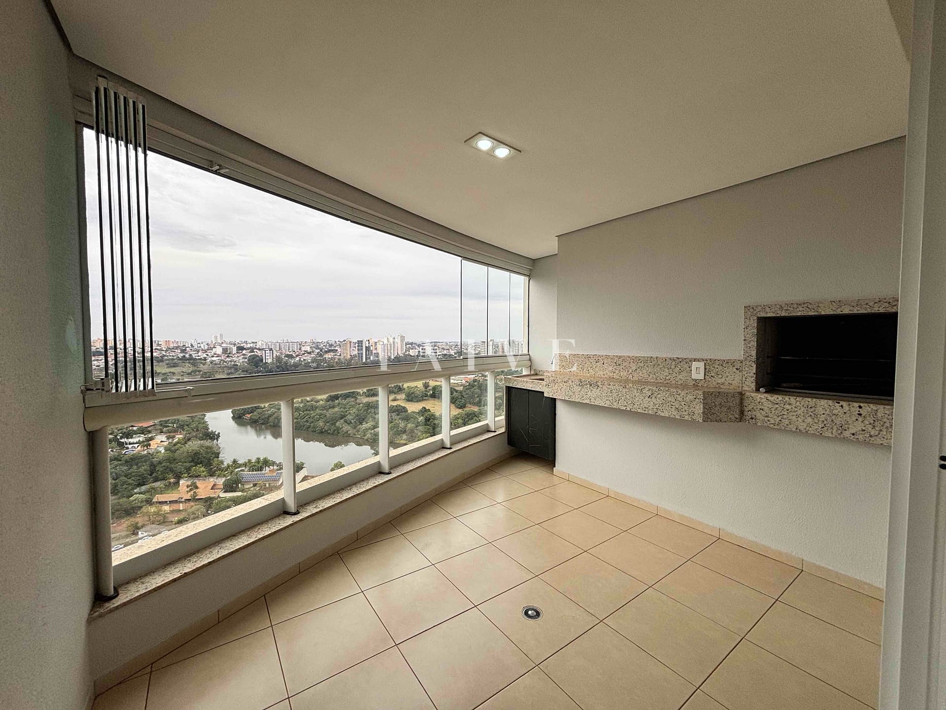 Apartamento à venda e aluguel com 3 quartos, 165m² - Foto 4