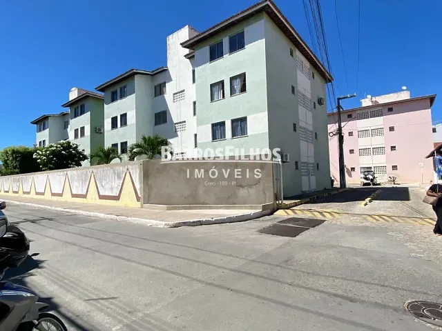 Apartamento com 50m² 2 quartos e 1 banheiro, para alugar, no bairro Farolândia em Aracaju