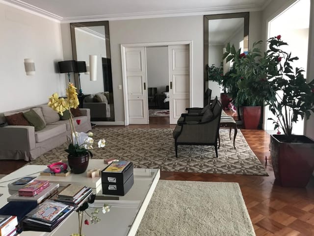 Foto do Apartamento - VENDO Apartamento, Rua Pompeu Loureiro, Copacabana, RJ. Próximo ao metrô Cantagalo. Ótima oportunidade! | GrupoApi