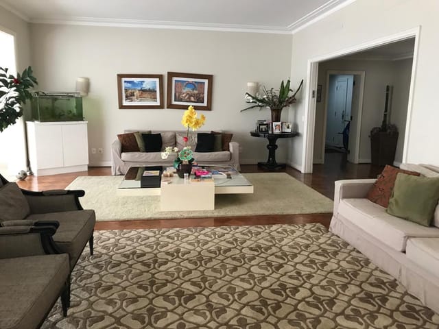 Foto do Apartamento - VENDO Apartamento, Rua Pompeu Loureiro, Copacabana, RJ. Próximo ao metrô Cantagalo. Ótima oportunidade! | GrupoApi