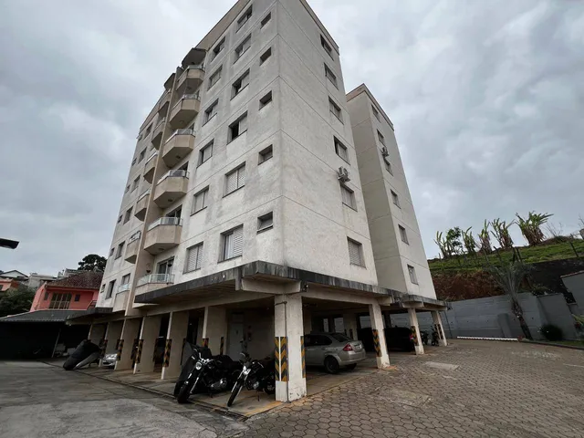 Apartamento 3 quartos e 2 banheiros, para alugar, no bairro Saúde em Pouso Alegre