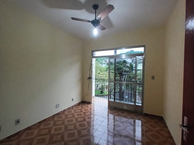 Apartamento 2 quartos e 1 banheiro, para alugar, no bairro Colinas em Cataguases