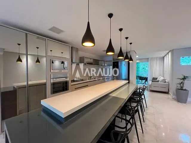 Apartamento para alugar, no bairro Cabeçudas em Itajaí