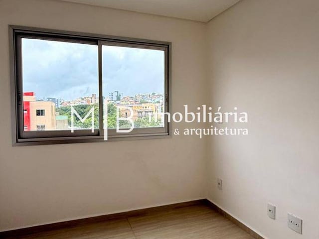 Apartamento 3 quartos e 2 banheiros, para alugar, no bairro Centro em Lavras