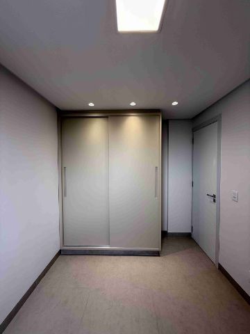 Foto do Apartamento - Apartamento Mobiliado à Venda – Edifício Lyon | 2 Quartos (1 Suíte), Salas de Estar e TV, 1 Vaga – Pronto para Morar! | ApêHouse | Imobi