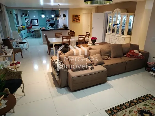 Apartamento com 240m² 4 quartos e 5 banheiros, à venda, no bairro Centro em Balneário Camboriú