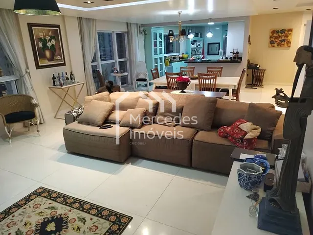 Apartamento com 240m² 4 quartos e 5 banheiros, à venda, no bairro Centro em Balneário Camboriú