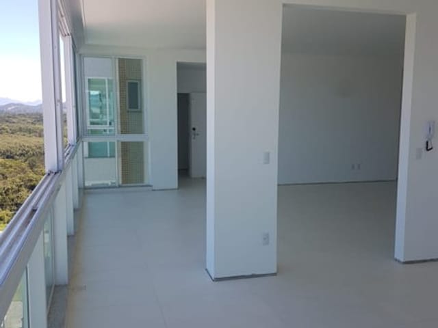 Apartamento com 314m² 4 quartos e 5 banheiros, à venda, no bairro Meia Praia em Itapema