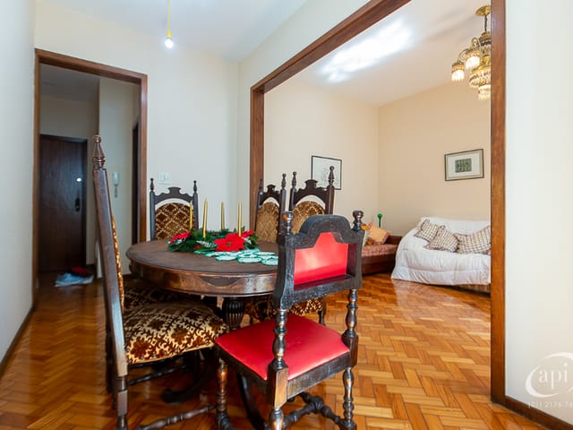 Foto do Apartamento - VENDO 3 quartos REFORMADO próximo a Constante Ramos,  situado na Av. Copacabana.  Super silencioso e claro. Agende já a sua visita! | GrupoApi